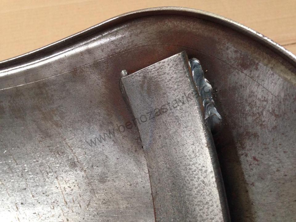 Levý přední plášť blatníku s držákem - Zetor Super 50