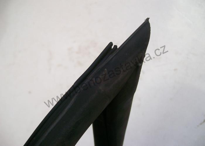 Pravé boční těsnění skla kaniny - Zetor URI