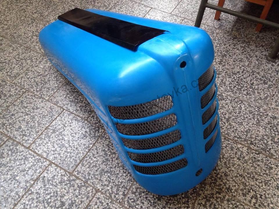 Kapotování motoru laminát - Zetor 2011