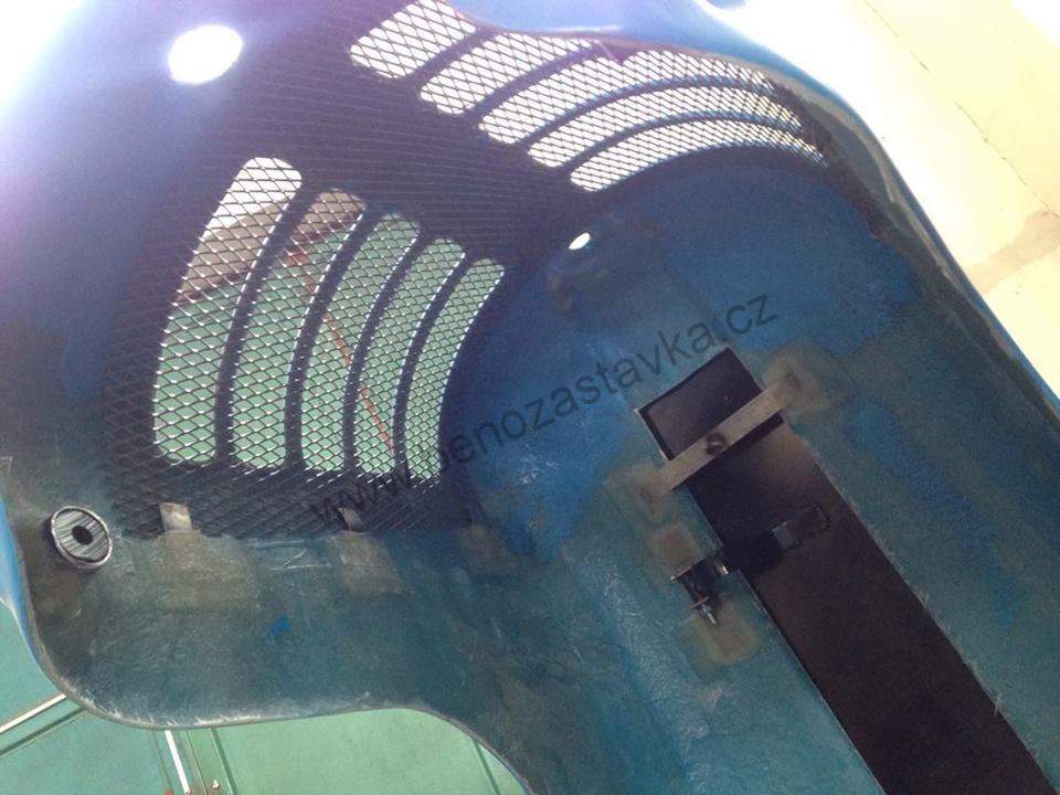 Kapotování motoru laminát - Zetor 2011