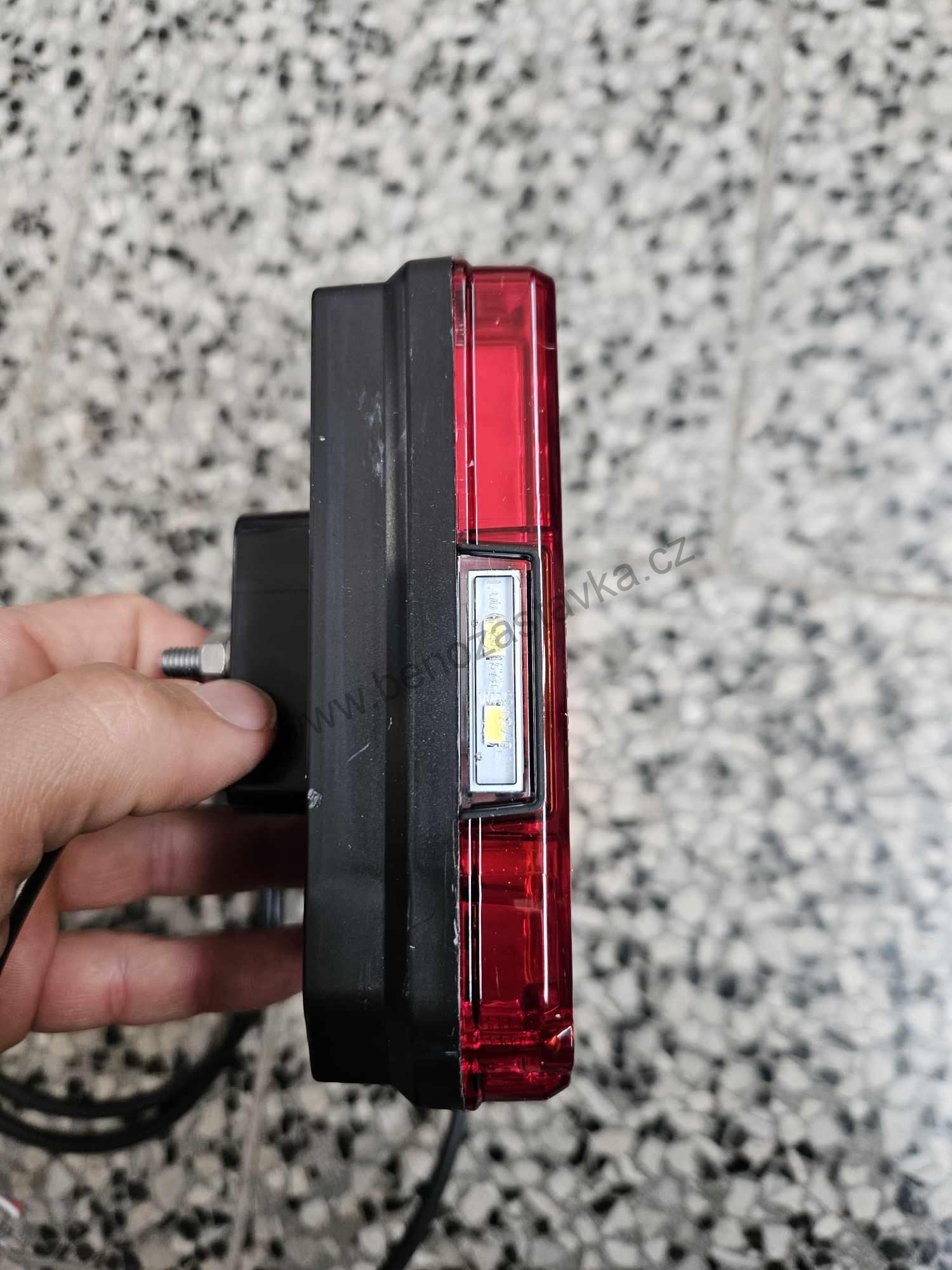 Zadní světlo LED pravé 12/24V