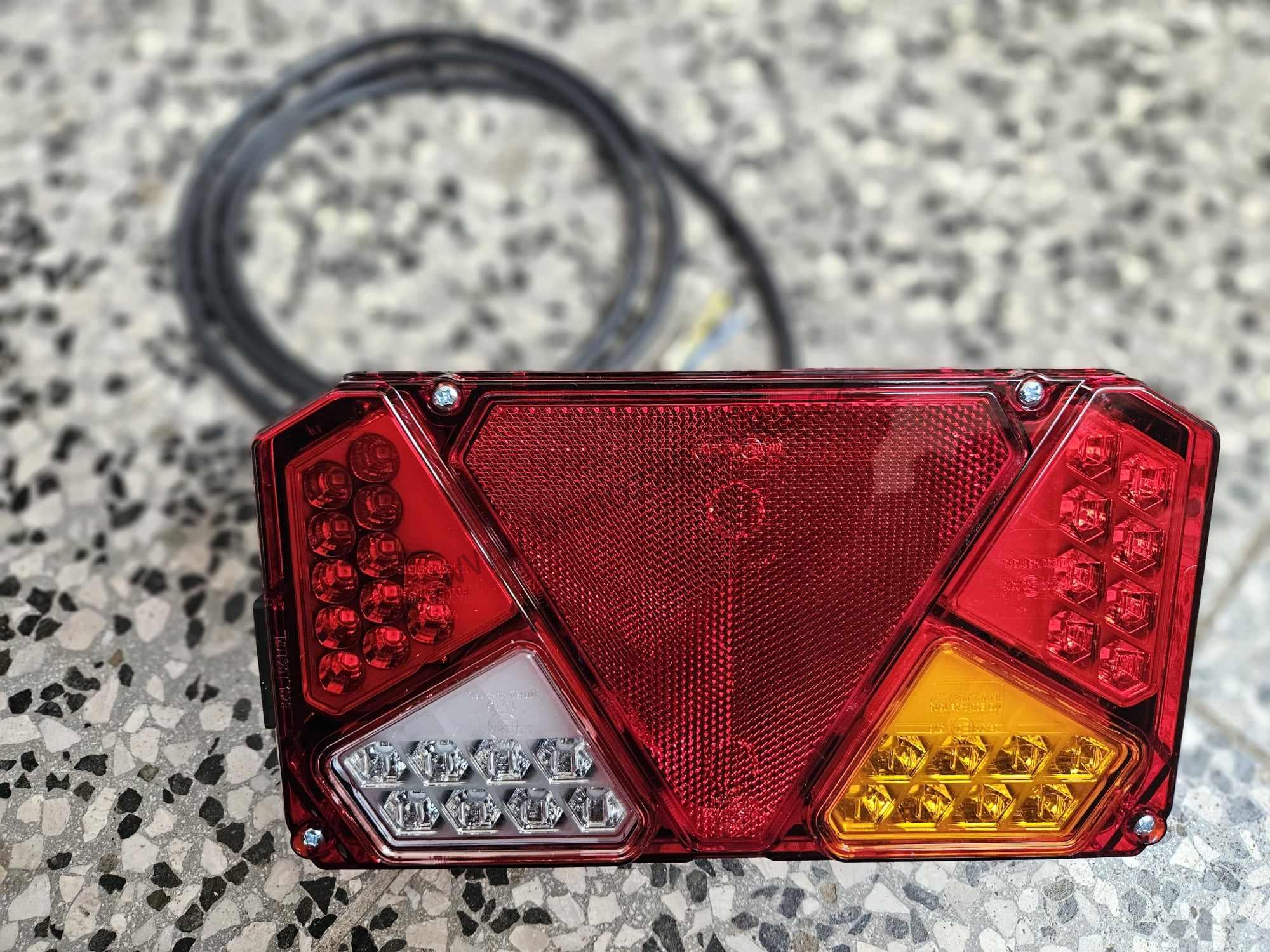 Zadní světlo LED pravé 12/24V