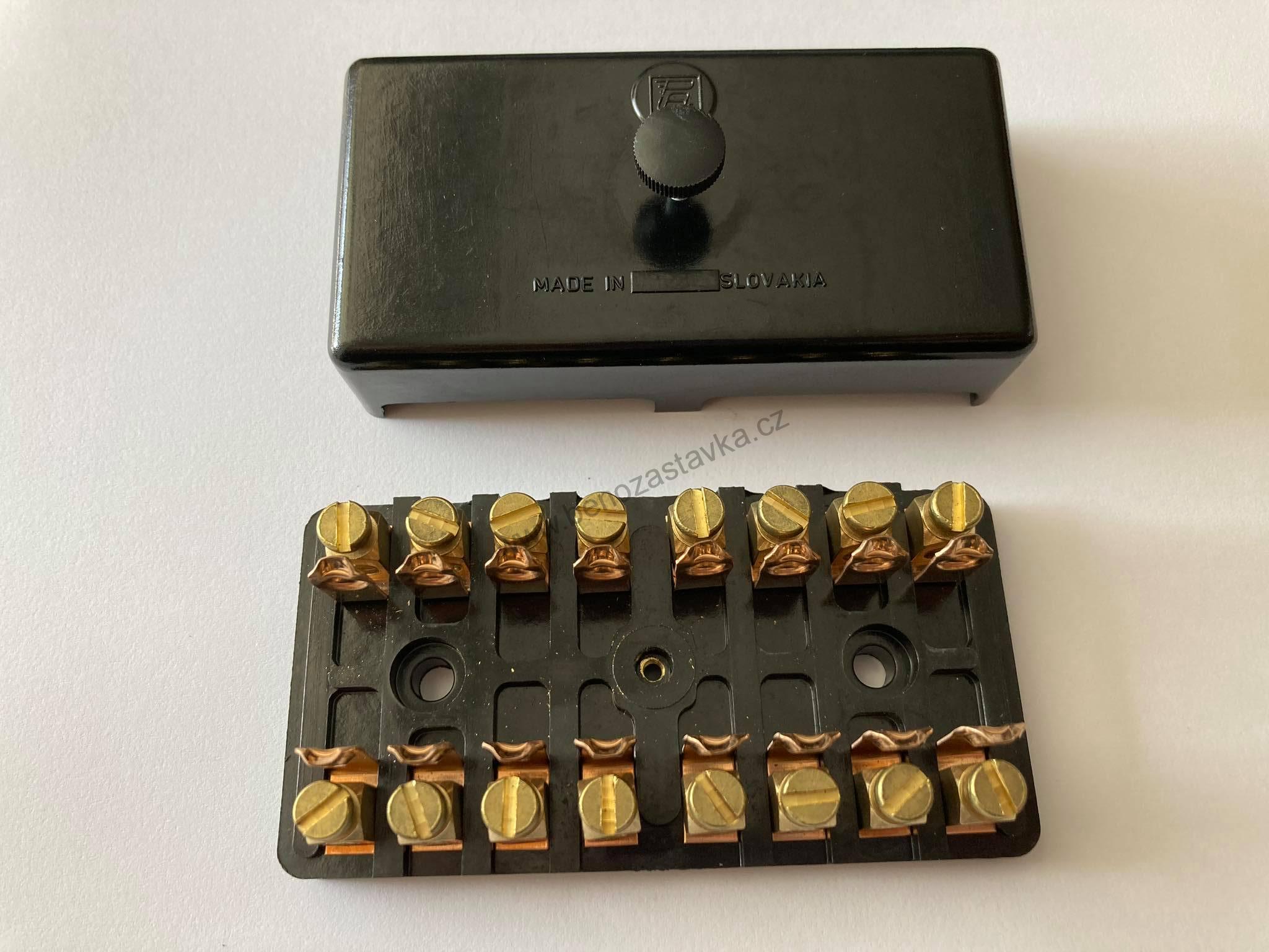 Pojistková skříňka 8 poloh, 100x50x30 - Zetor