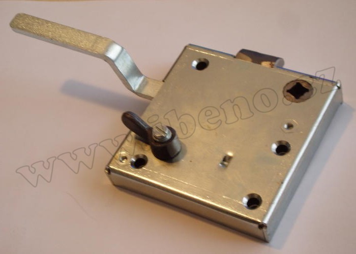 Zámek pravý - Zetor URI, URII