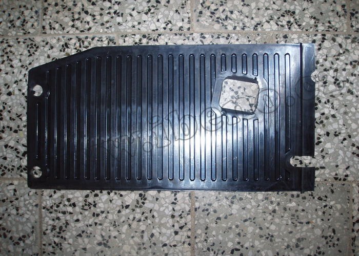 Kryt podlahy pravý - Zetor URI