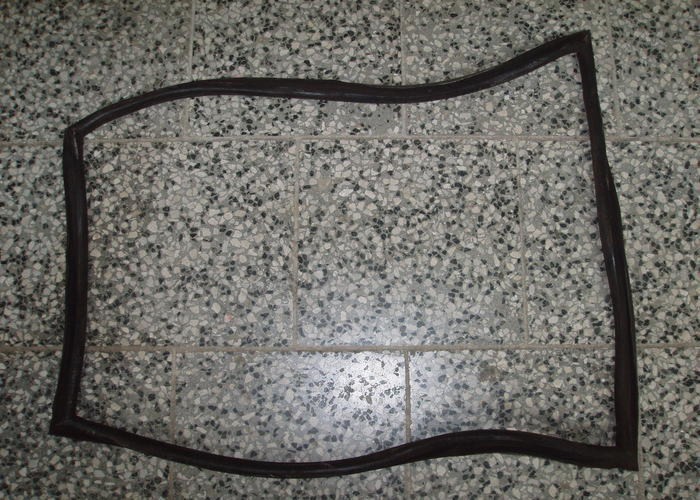 Těsnění levých dveří dolní - Zetor 4712 4718