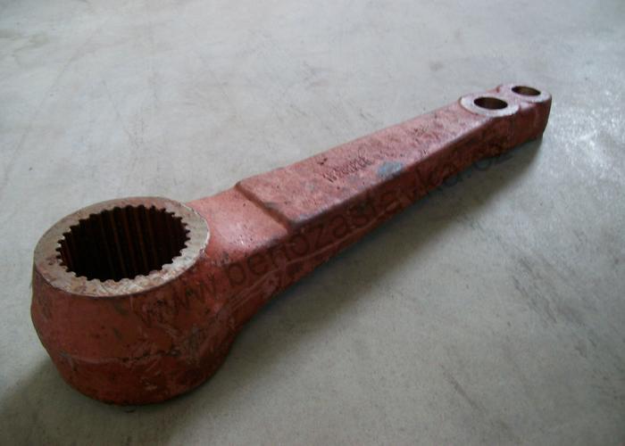 Rameno zvedacího mechanismu - Zetor