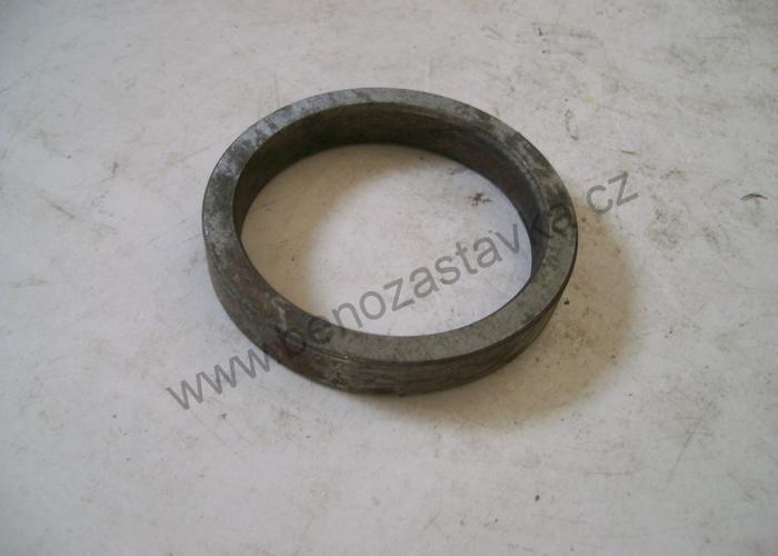 Distanční kroužek - Zetor URII