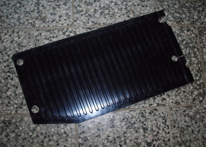 Kryt podlahy levý - Zetor URI