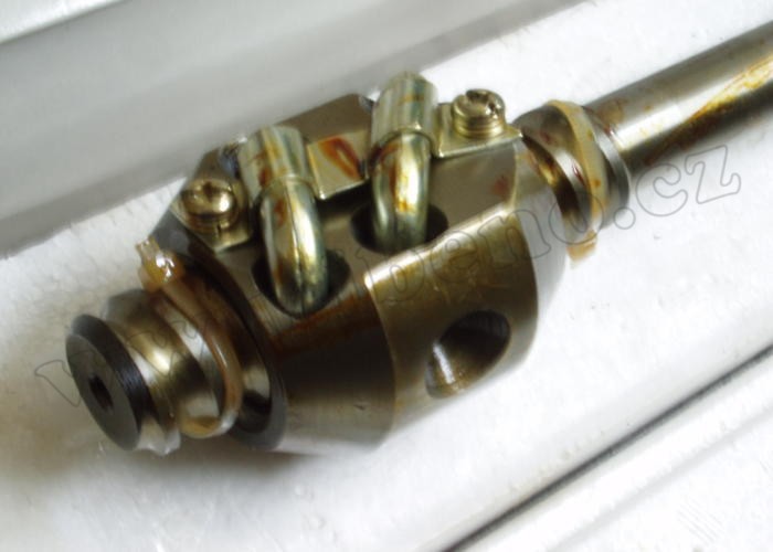 Kuličkový šroub s maticí 730 mm - Zetor URI