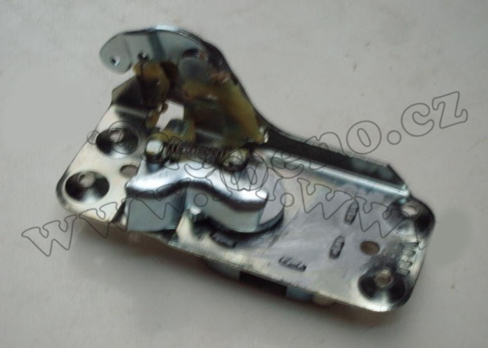 Zámek pravý - Zetor URI