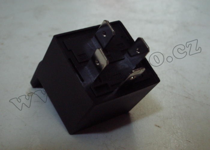 Spínací relé - Zetor URI