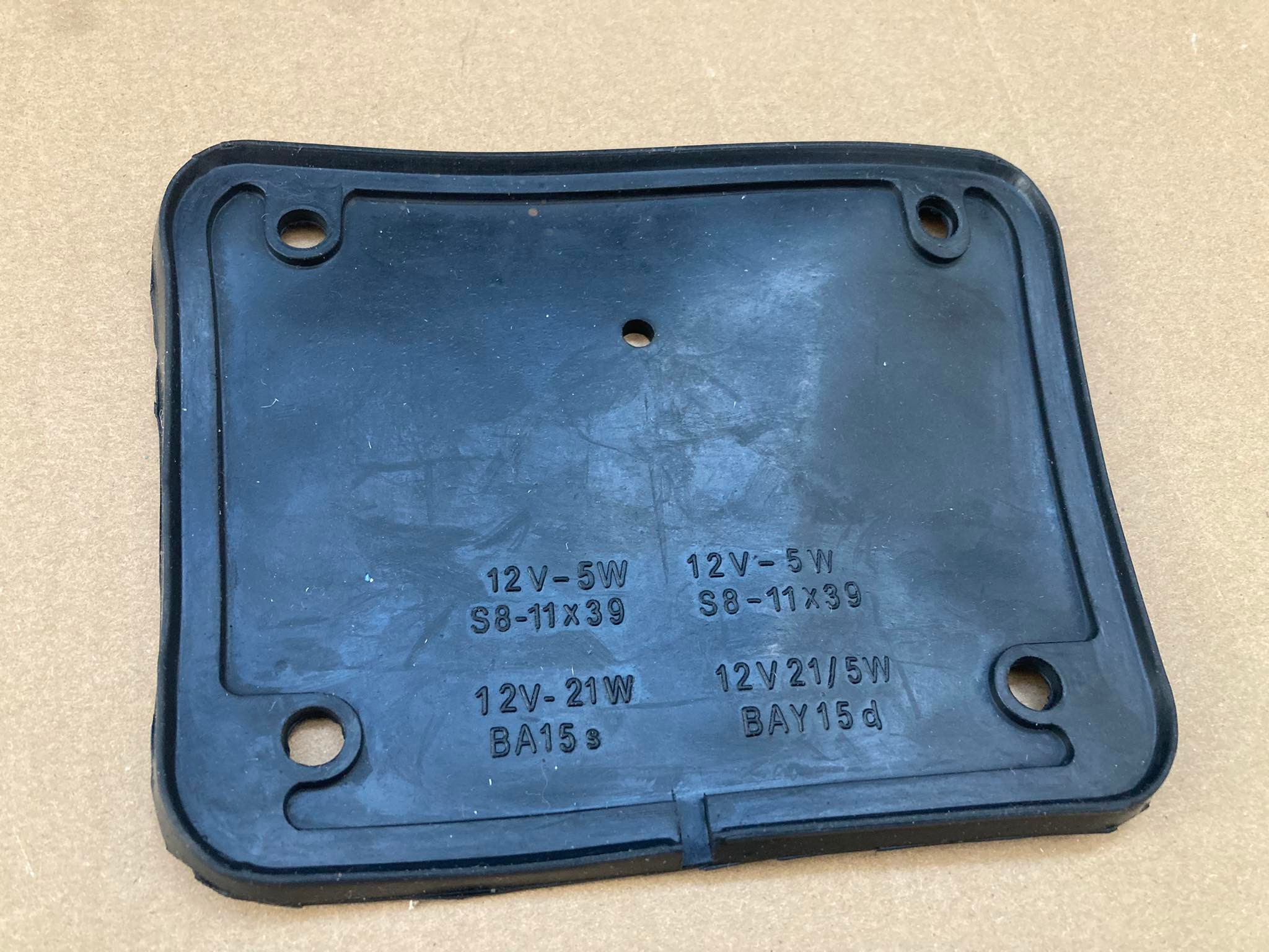 Pravé těsnění pod zadní světlo - Zetor URI