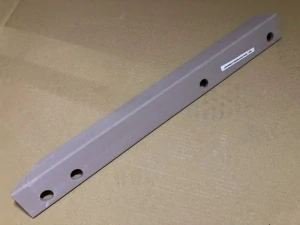 Úhelník pravý závěs - Zetor 25 A/K