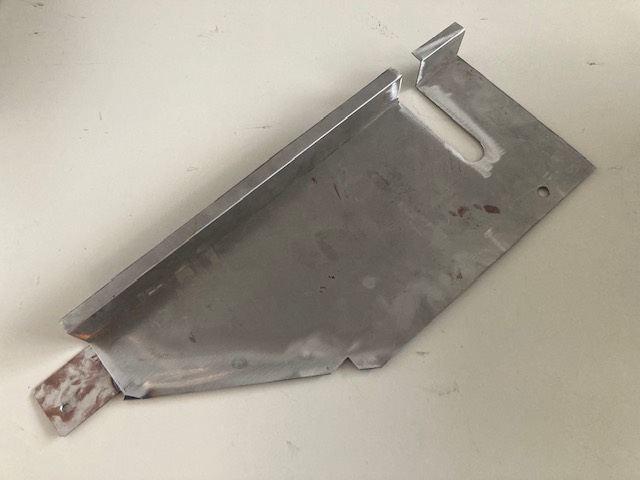 Pravý podlahový kryt - Zetor 25 A/K