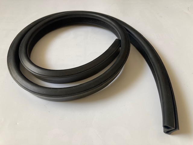 Těsnění kabiny /profil střechy - Zetor URI