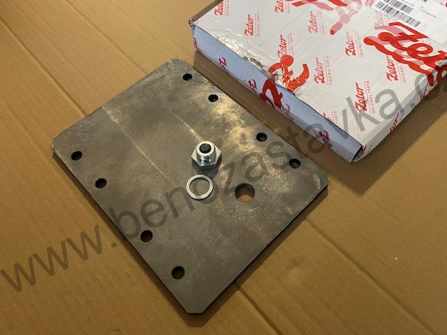 Víko spodní se zátkou s magnetem - Zetor URI