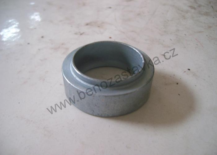 Distanční trubka - Zetor URIII