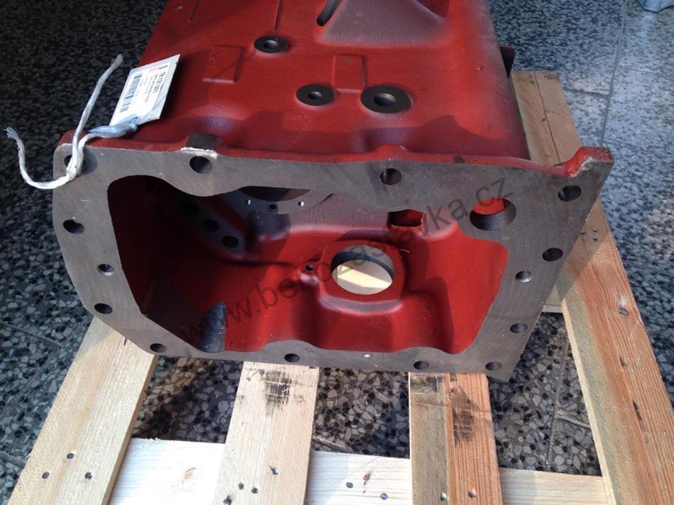 Skříň převodovky - 1/2,2/2 - Zetor URIII