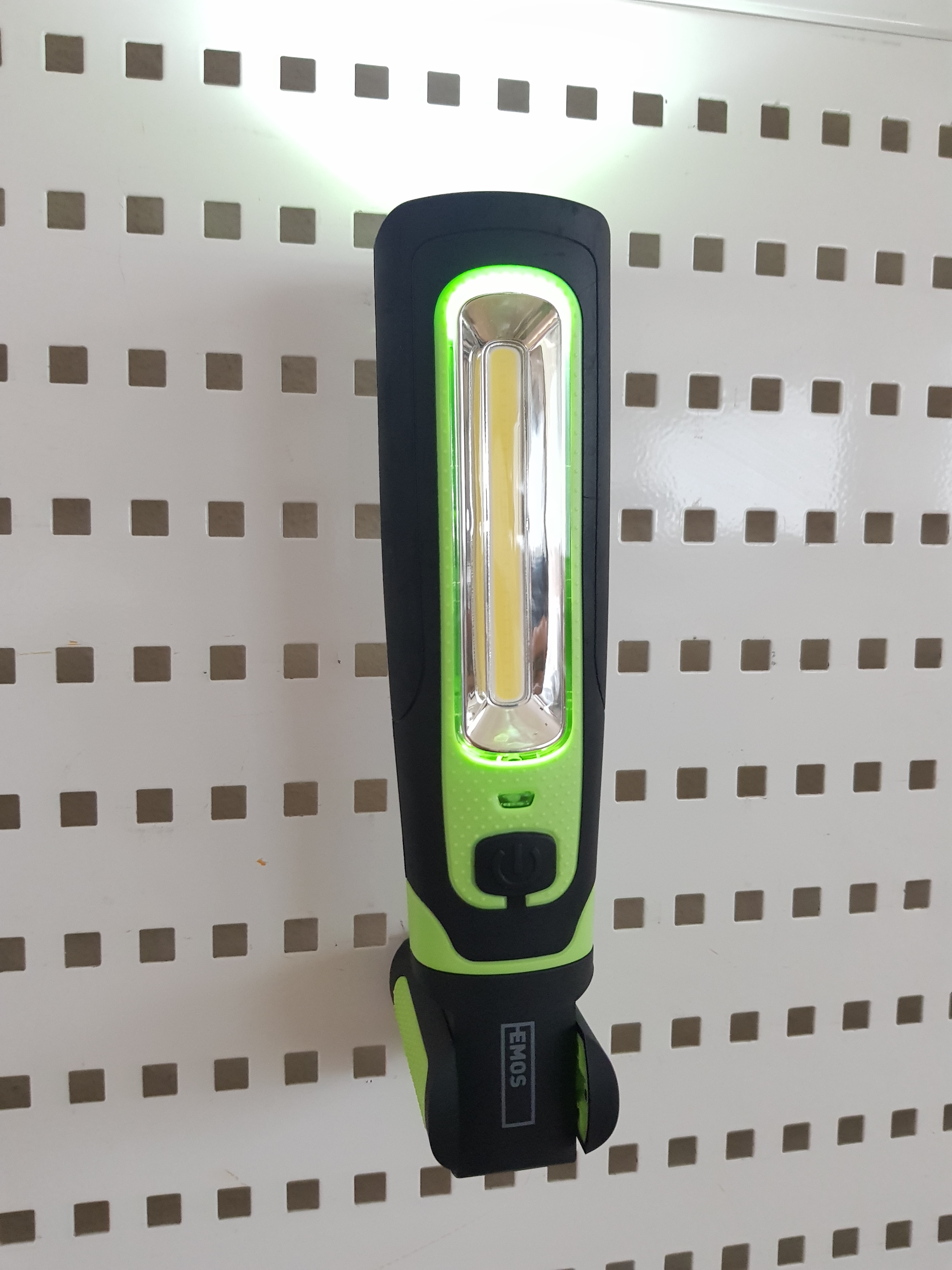 Nabíjecí svítilna LED P4532 + COB LED