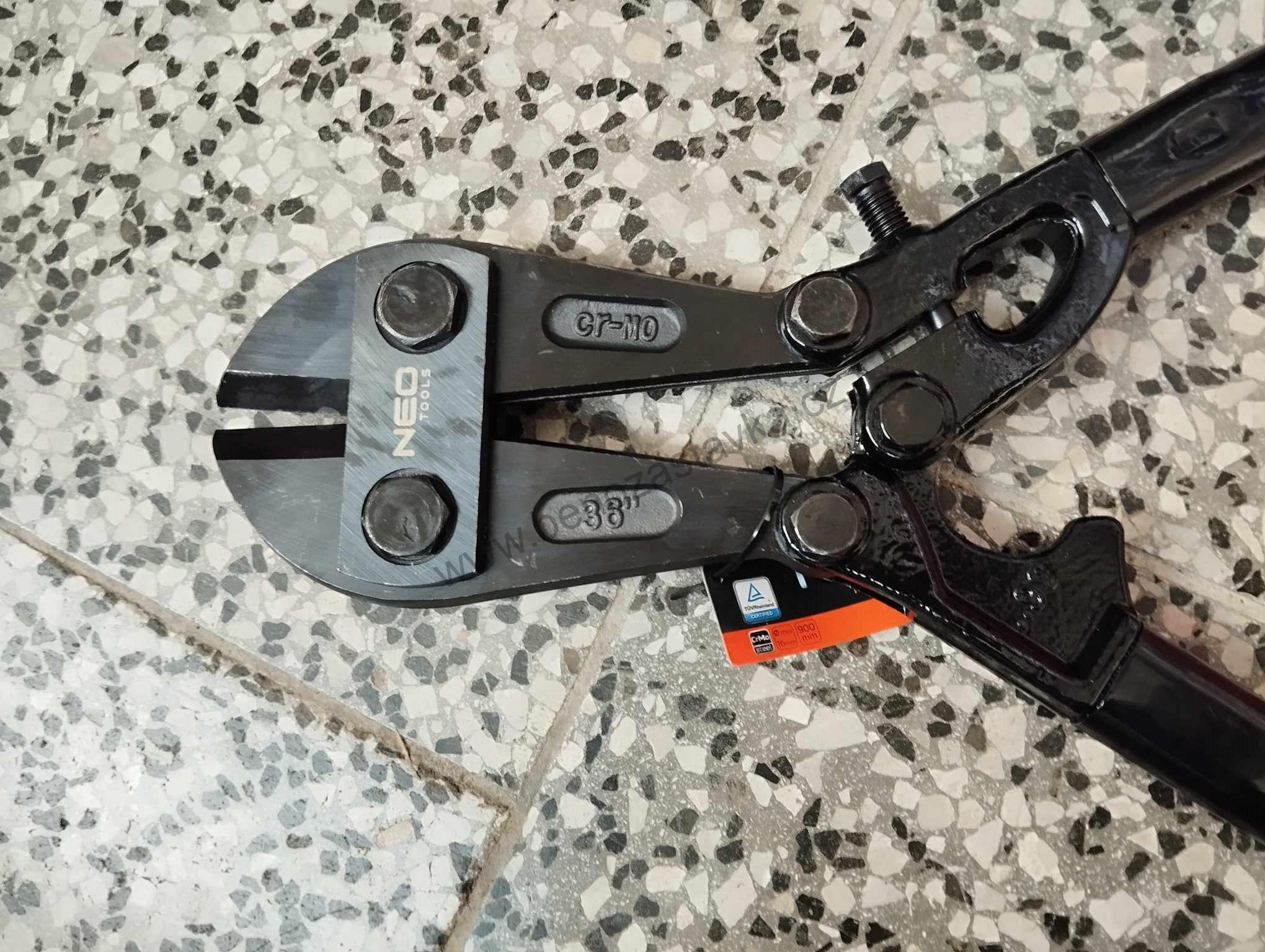 Kleště štípací 900m