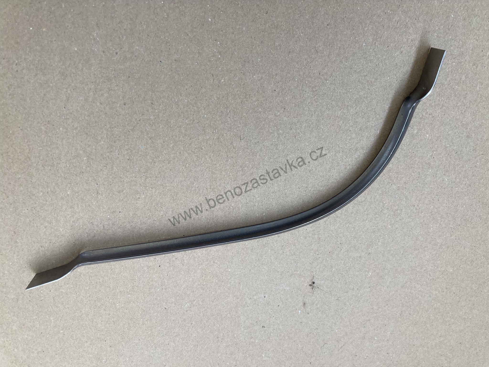 Žebro přední masky - Zetor Super 50