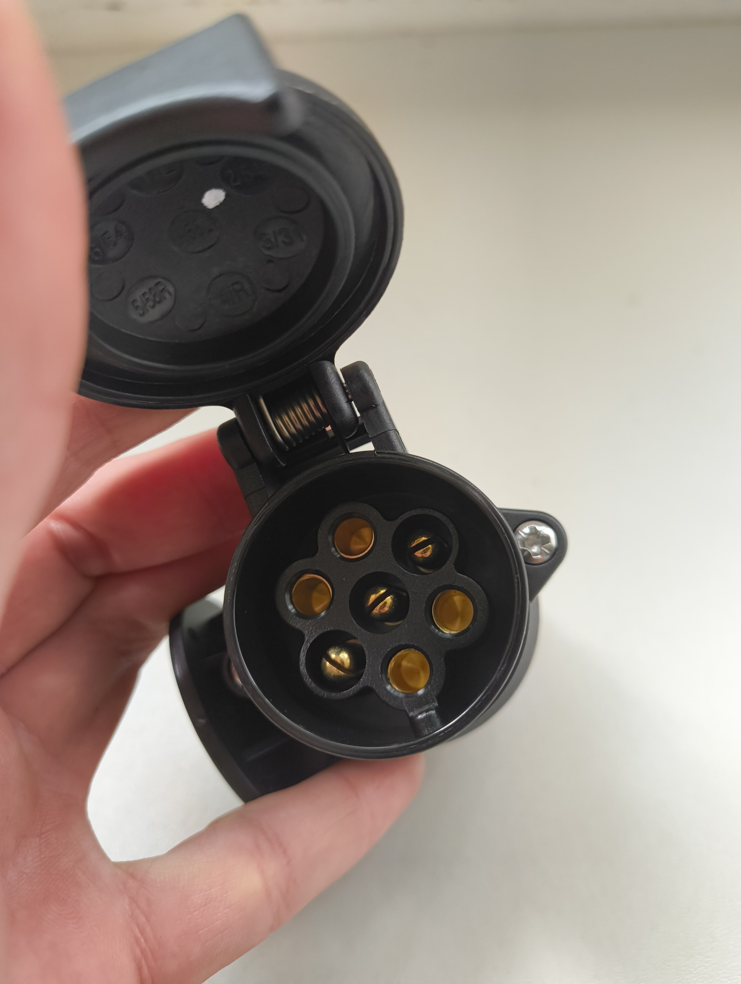 Adaptér 13/7 pólů 12/24V