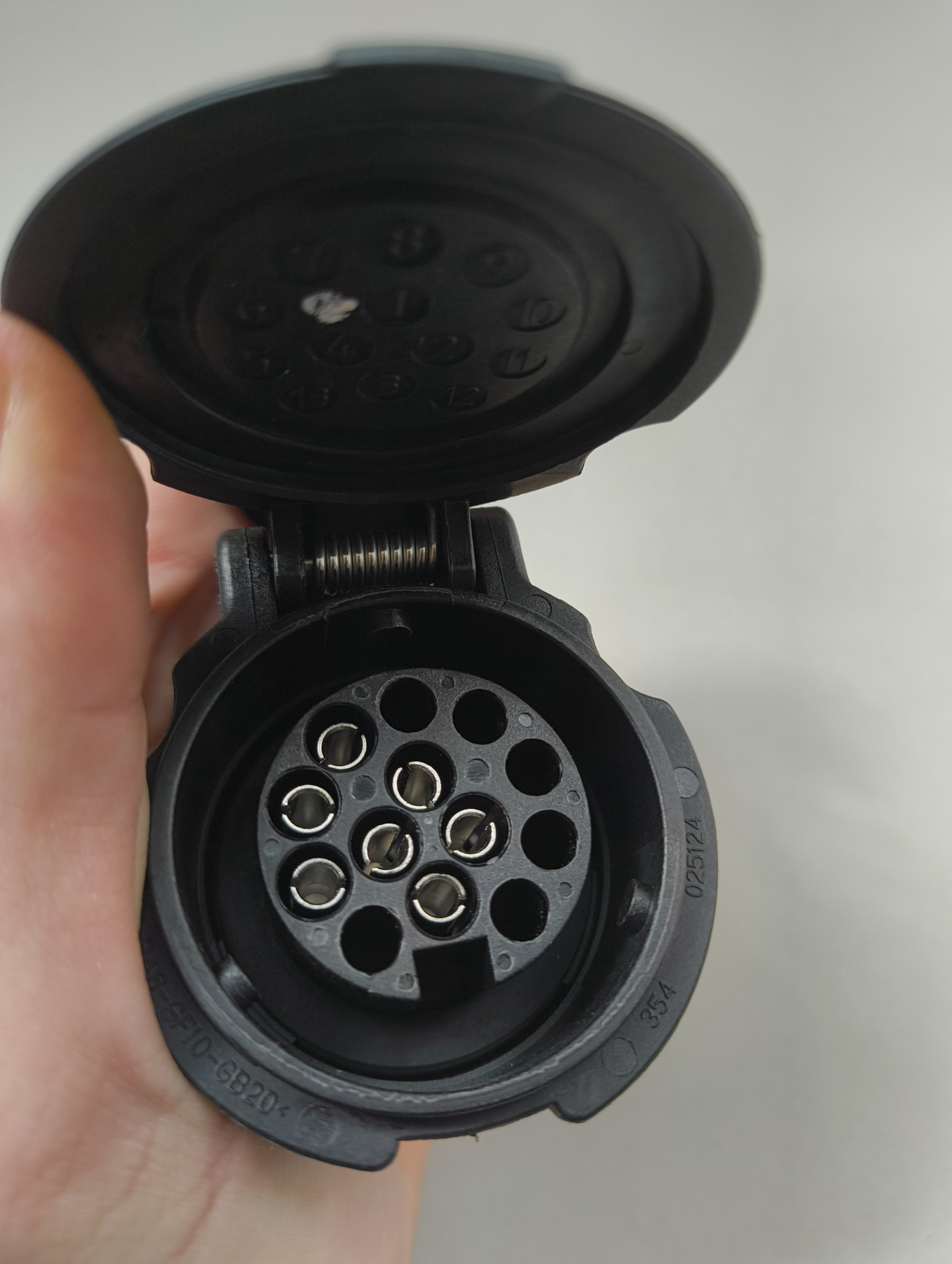 Adaptér 7/13 pólů 12/24V