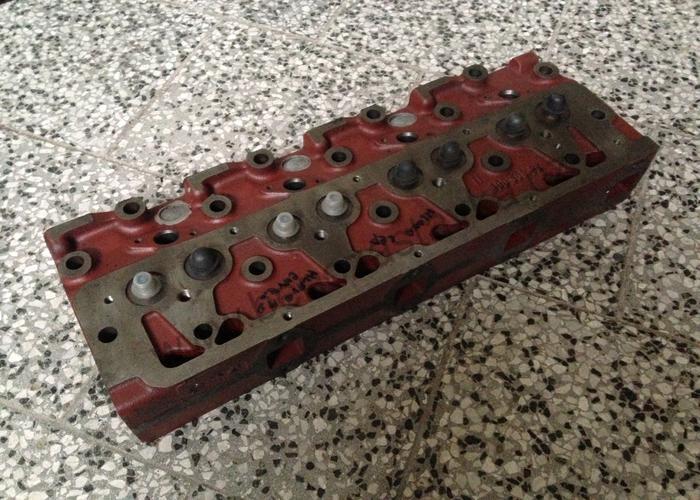 Hlava válců se zátkami a sedly - Zetor URIII