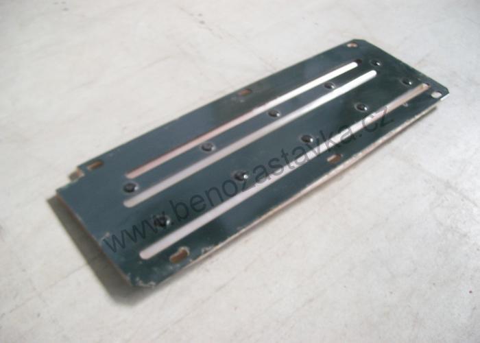 Kryt panelu - Zetor URI