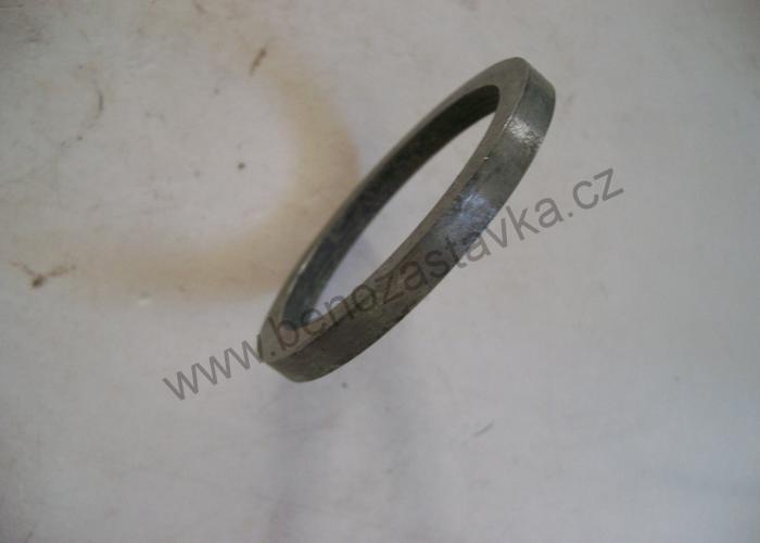 Distanční kroužek - Zetor URII