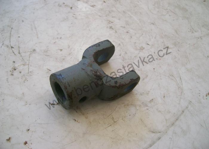 Vidlice zvedacího táhla z kabiny - Zetor URIII