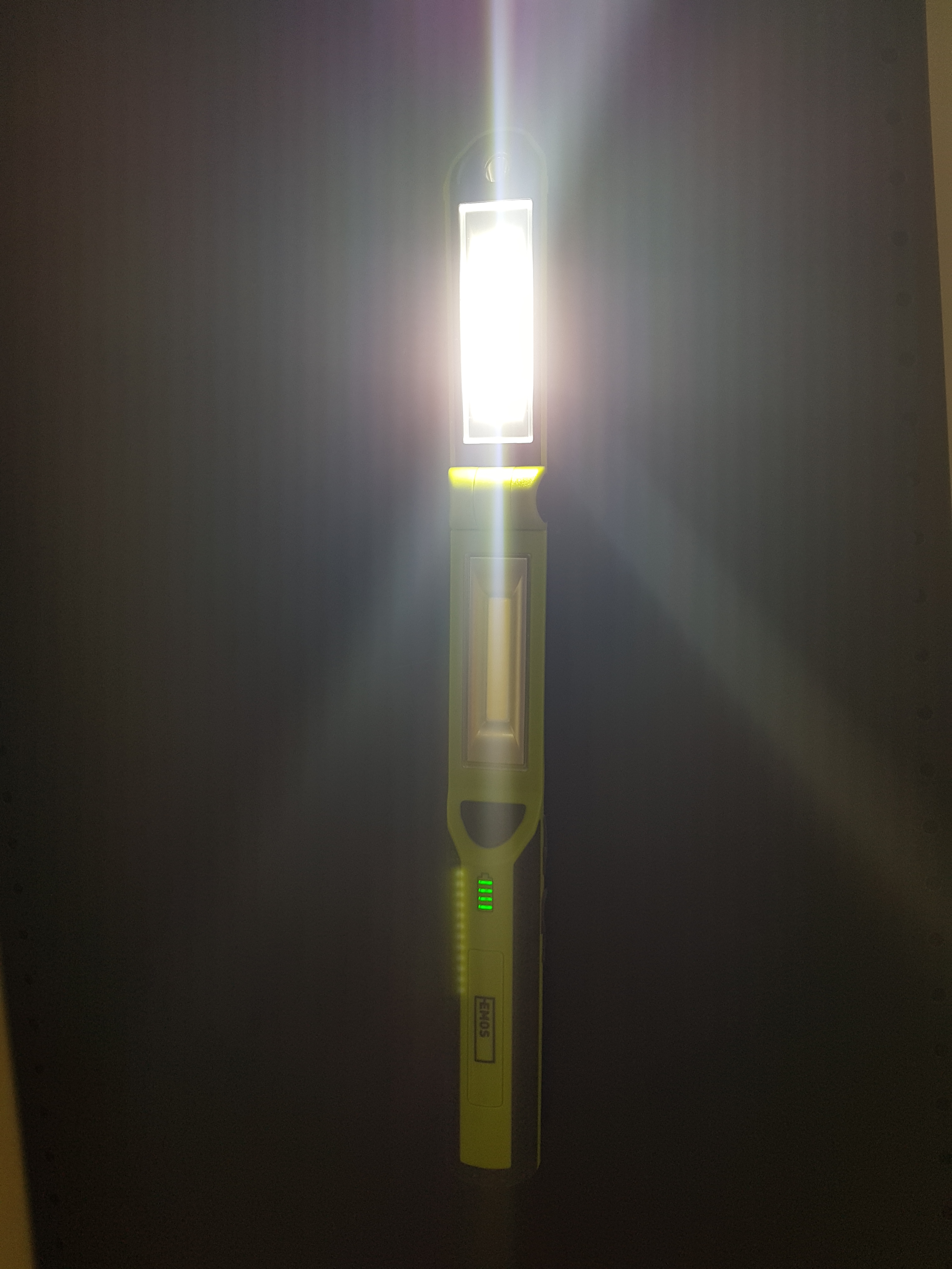 Nabíjecí svítilna LED P4535 + COB LED