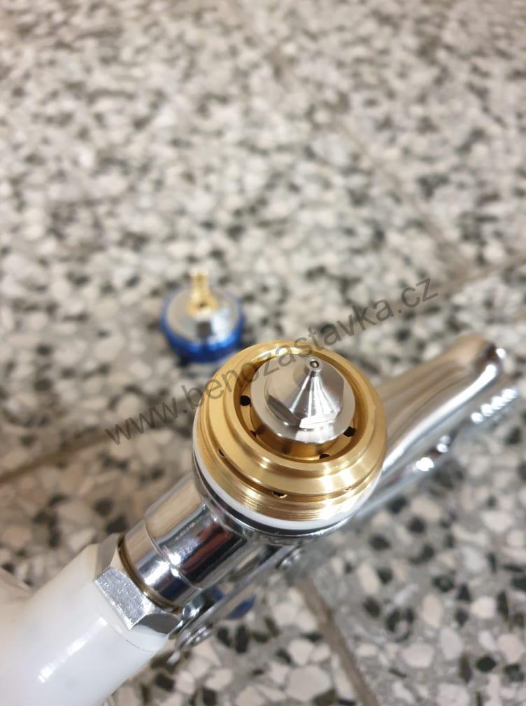 FERVI Vzduchová stříkací pistole pro gravitační plnění