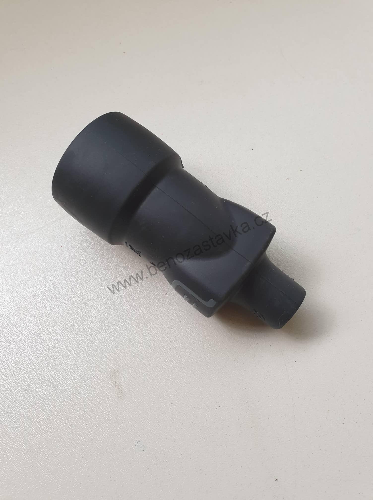 Zásuvka gumová černá IP40