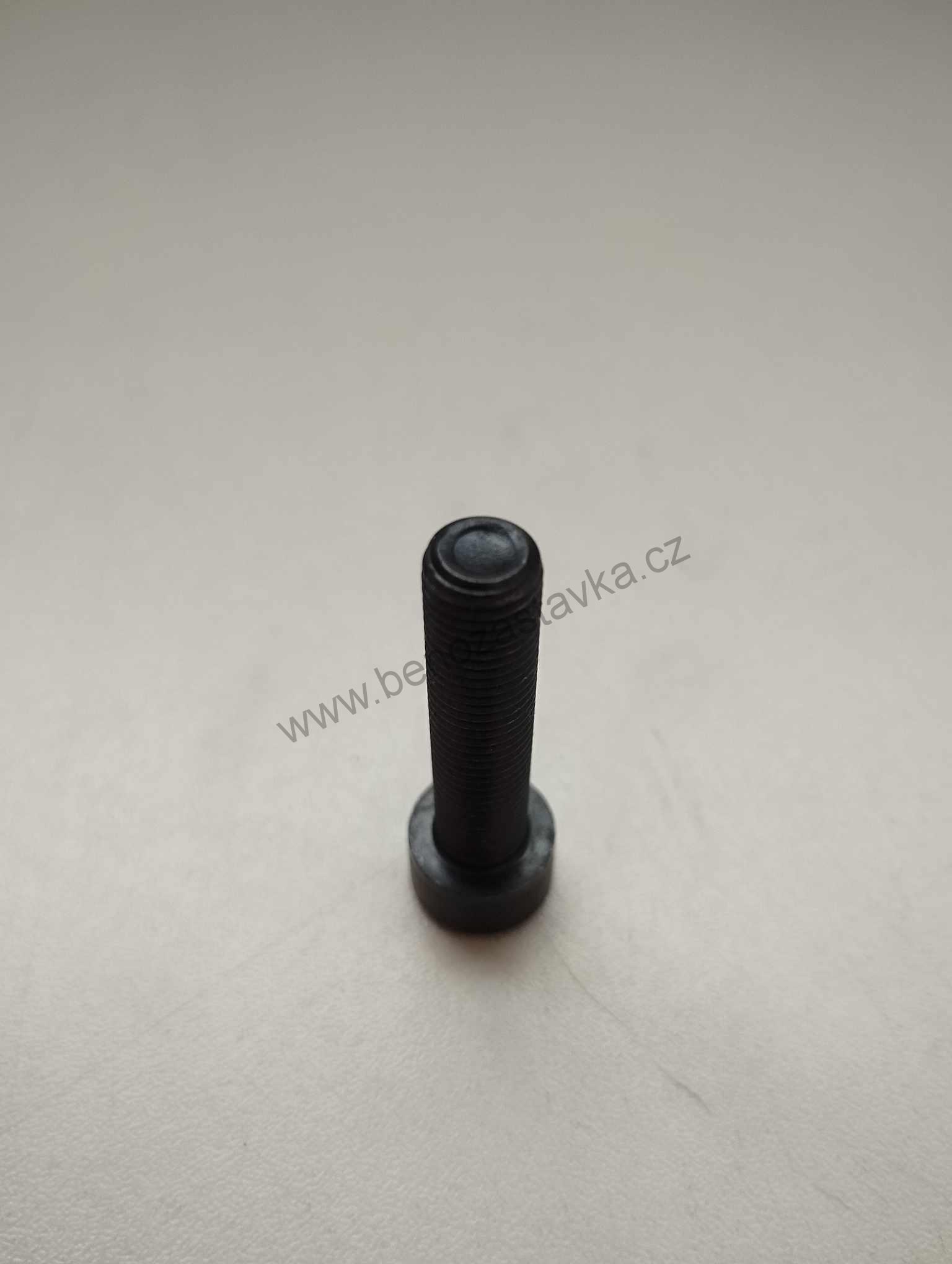 Šroub M10x1x40 imbus jemný závit