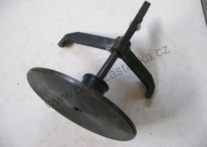 Stahovák dvojúčelové spojky - Zetor