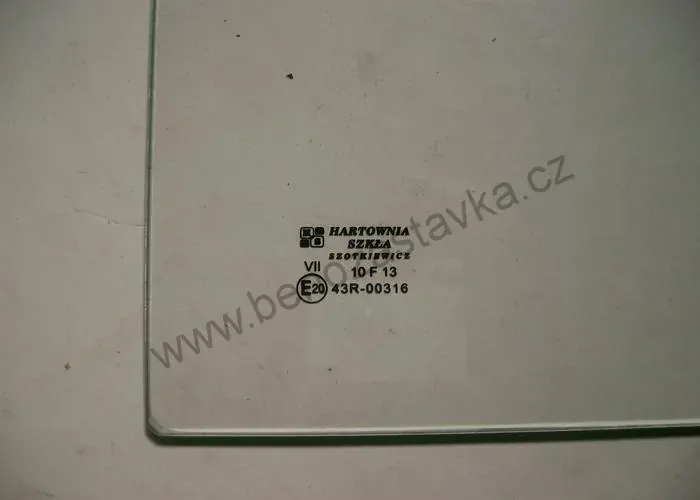 Sklo průhledu přední - Zetor 