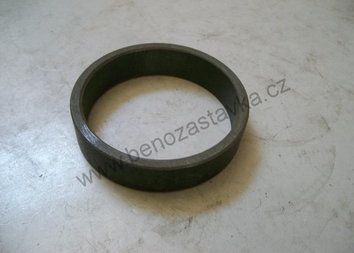 Distanční trubka - Zetor URII