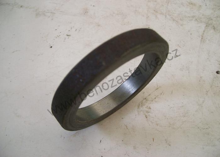 Distanční kroužek - Zetor URII