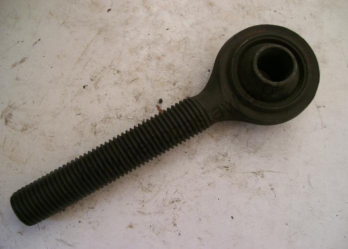 Šroub levého zvedacího táhla - Zetor URII