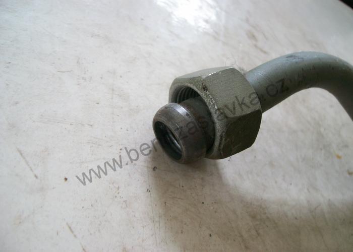 Trubka odpadu - Zetor URIII