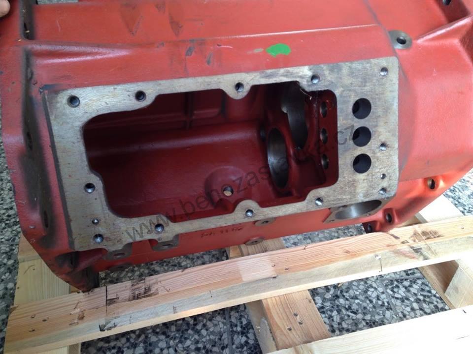 Skříň převodovky - 1/2,2/2 - Zetor URIII