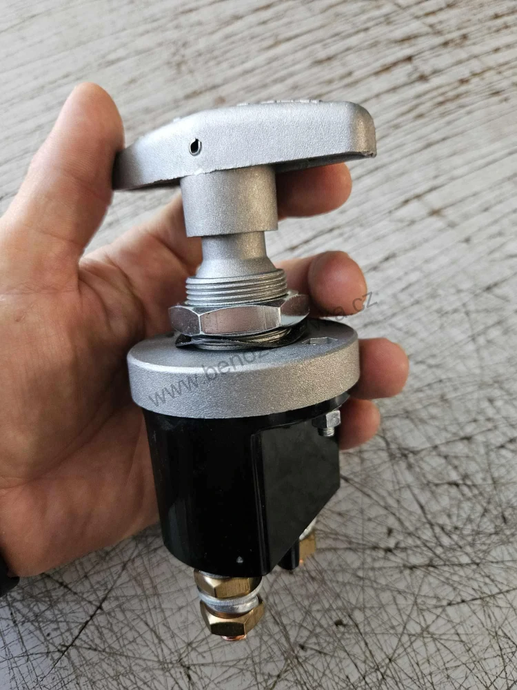 Robustní odpojovač baterie 12/24V 250A