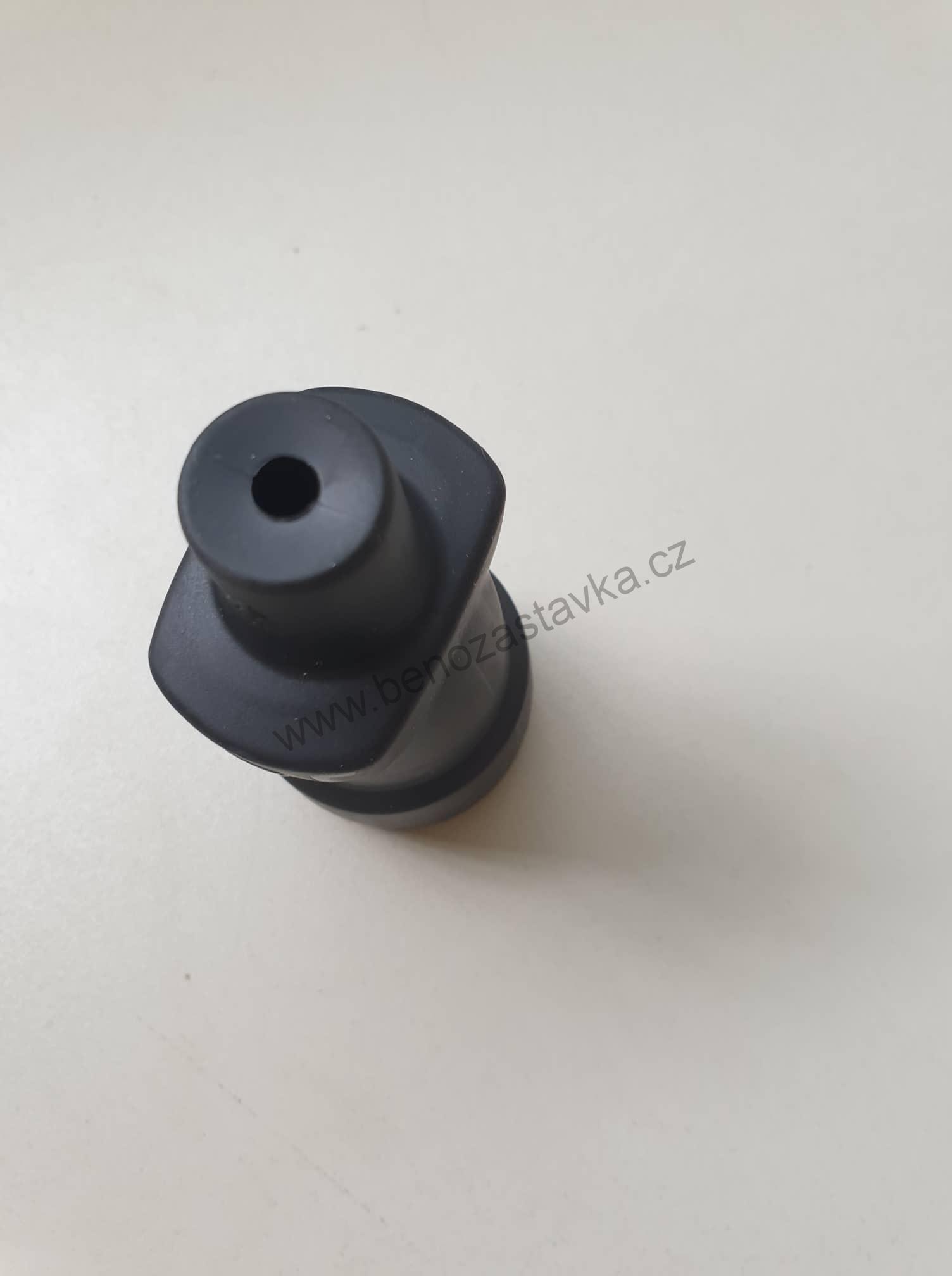 Zásuvka gumová černá IP40