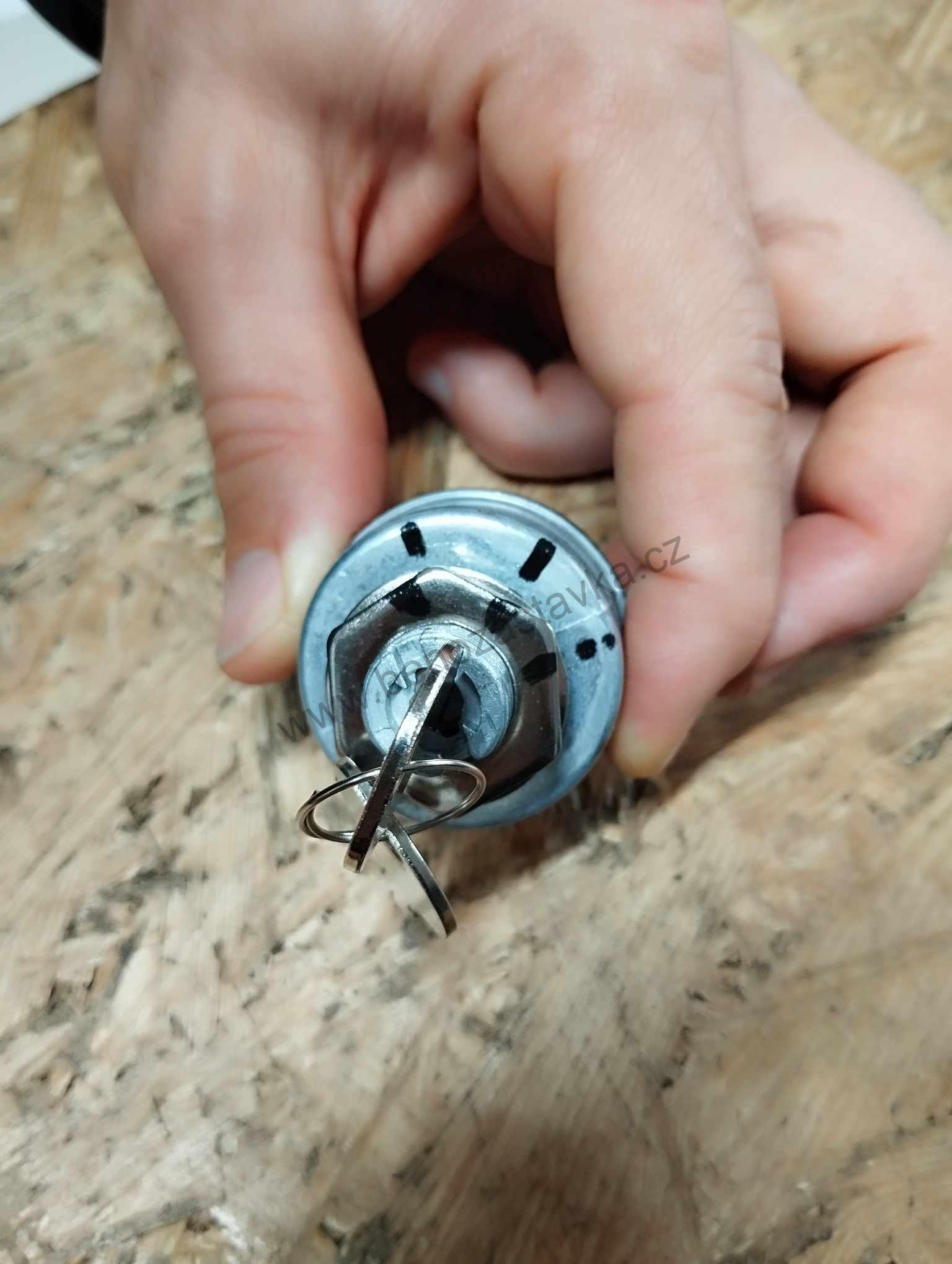 Spínací skříňka dvoupolohová, 2 klíče