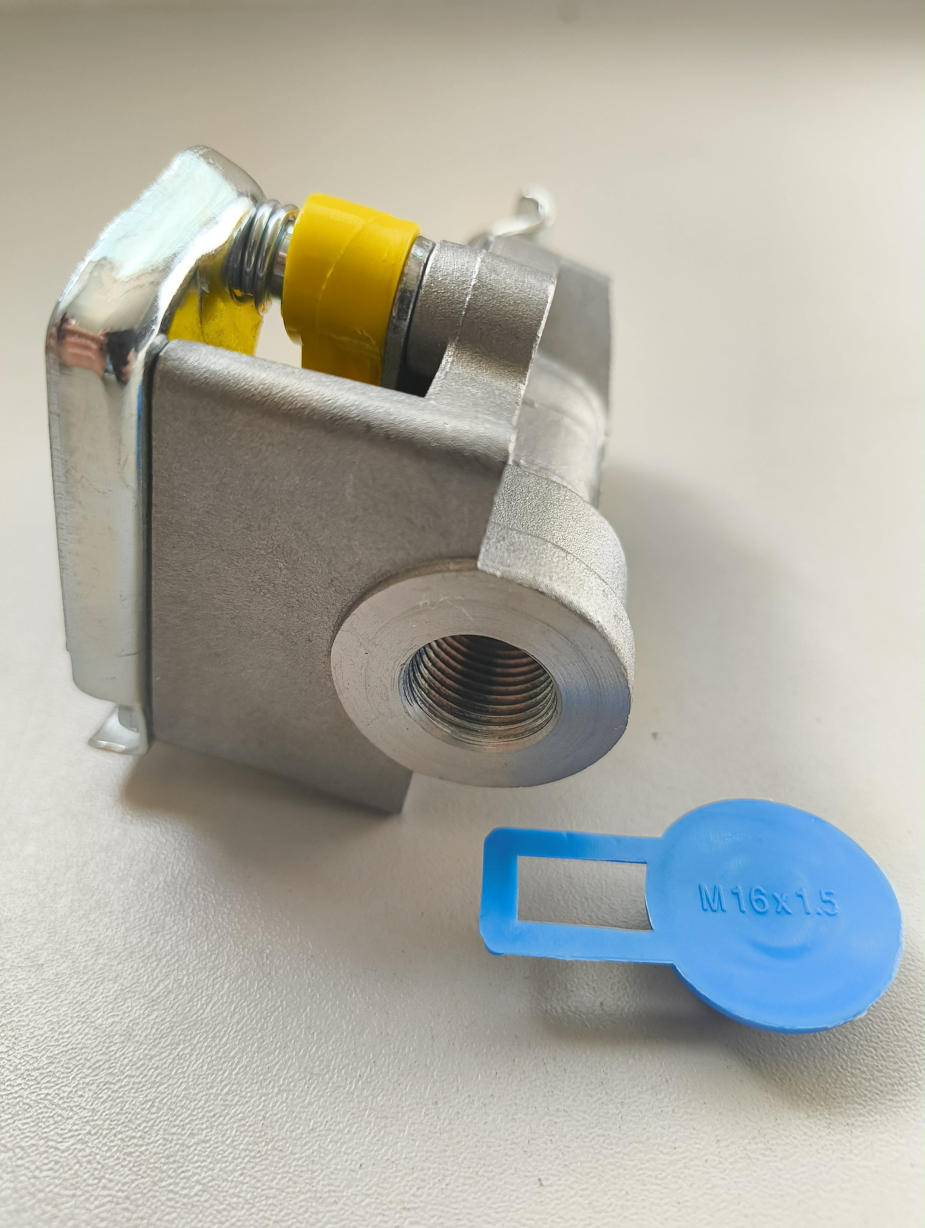 Hlava spojky - tahač, návěs / M16x1,5 žlutá, vedení brzd