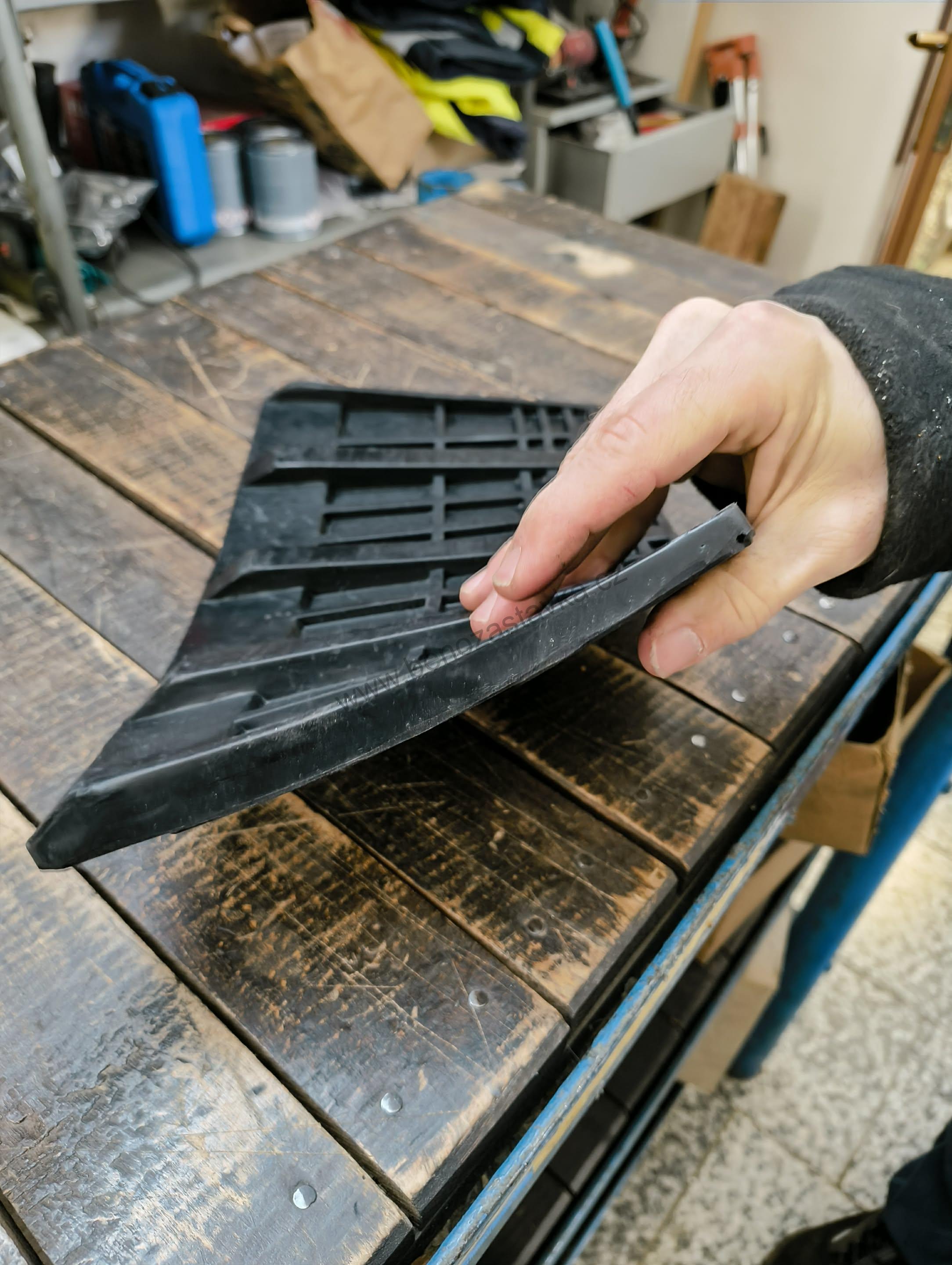 Gumová zástěrka pro zadní blatník - Zetor