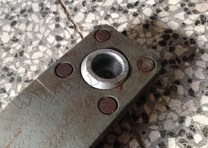 Spodní táhlo průměr 28,5 délka 860 - Zetor URI