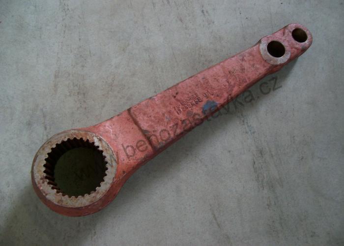 Rameno zvedacího mechanismu - Zetor